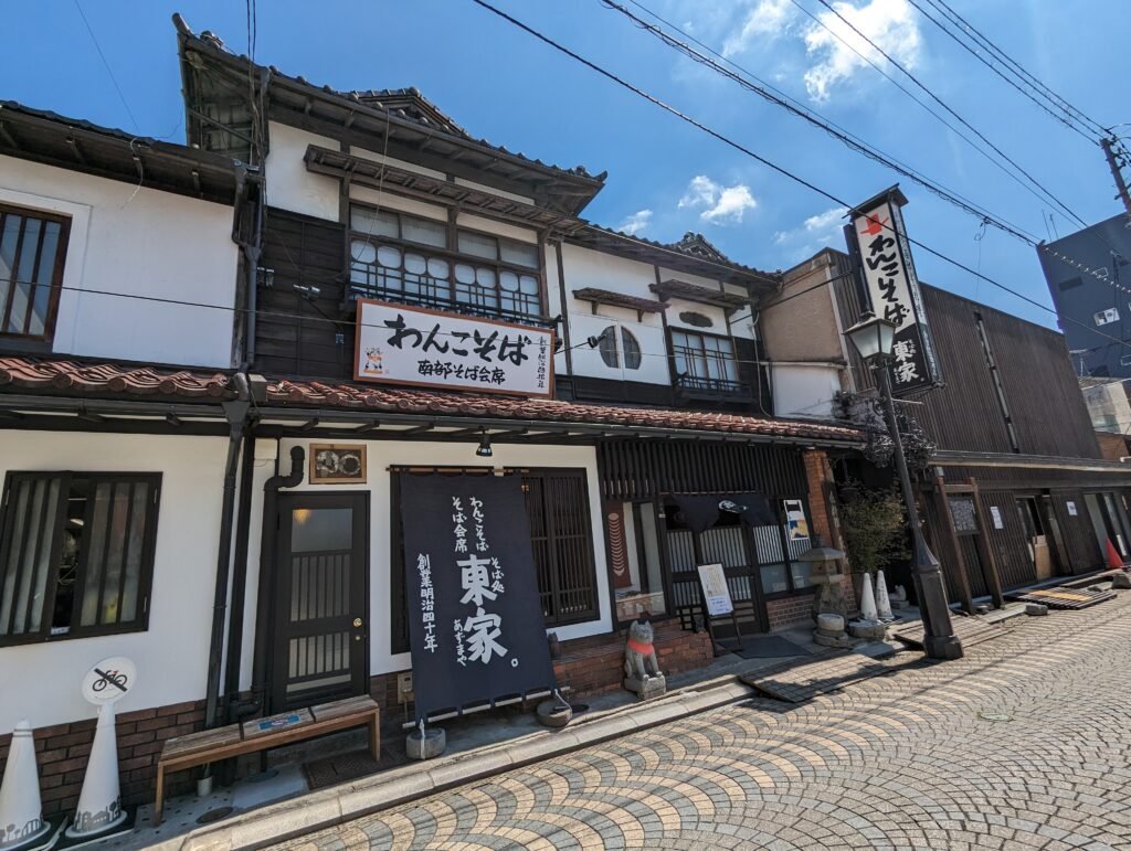 一口蕎麥麵老店「東家 本店」的木造店面