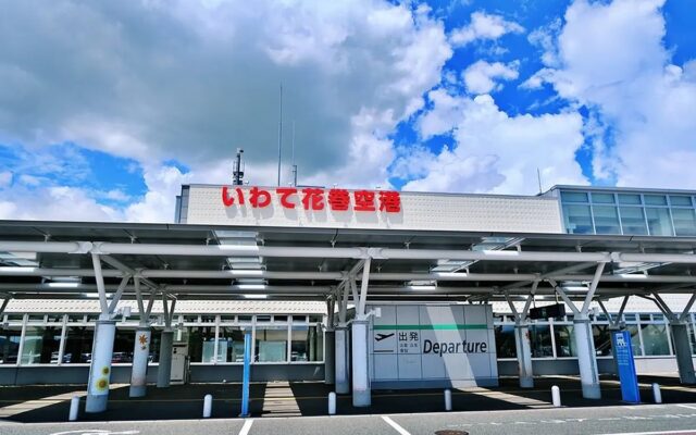 岩手花卷機場航廈外觀與出境入口