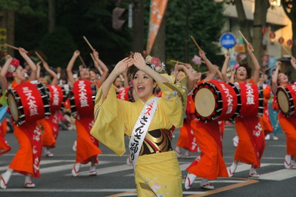 Miss SANSA舞與太鼓連的演舞
