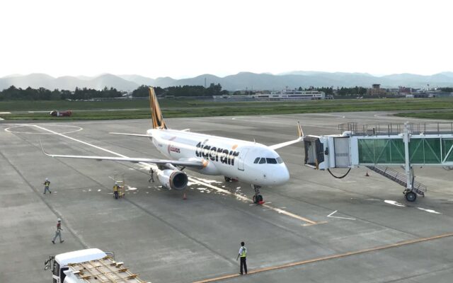 台灣虎航A320停靠岩手花卷機場空橋